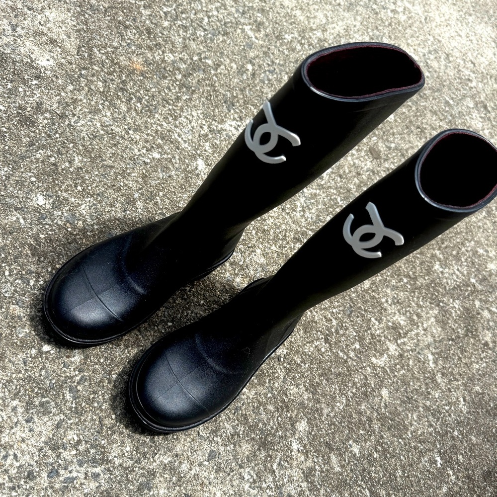 Women’s Chic Black Rain Boots